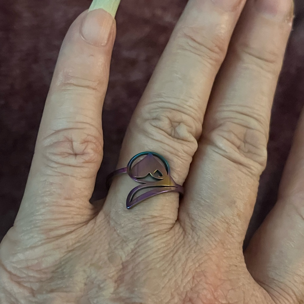 Unbranded Metallic “Oil Slick” Colored Whale Ring. Size 8 (18 Eu). Nwt.